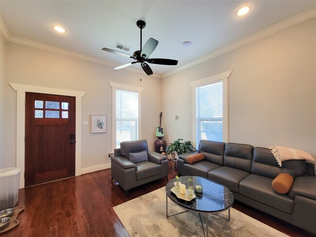 Building Photo - 2604 Cochran St