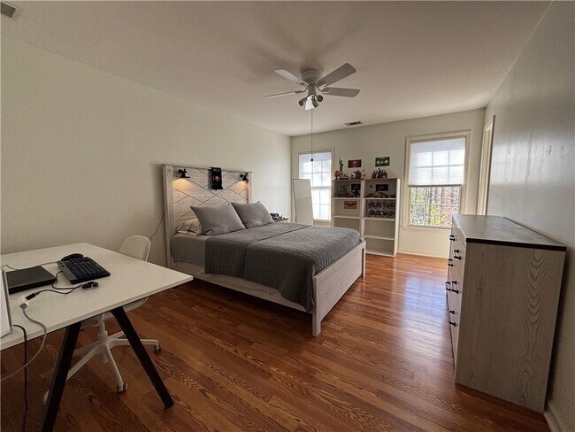 Building Photo - 1120 Landings Overlook