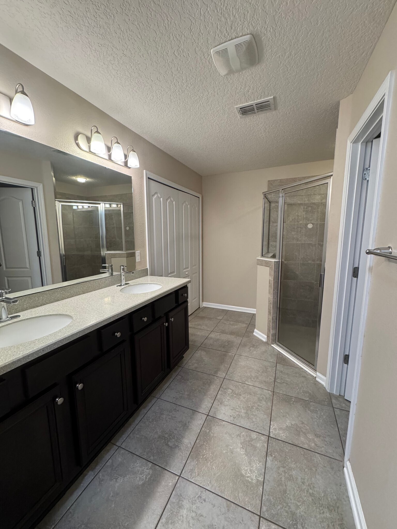 Building Photo - 5409 Parkside Lakes Dr