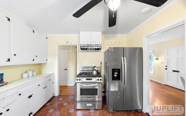 Building Photo - Charming 3-Bedroom Home with Bonus Living ...