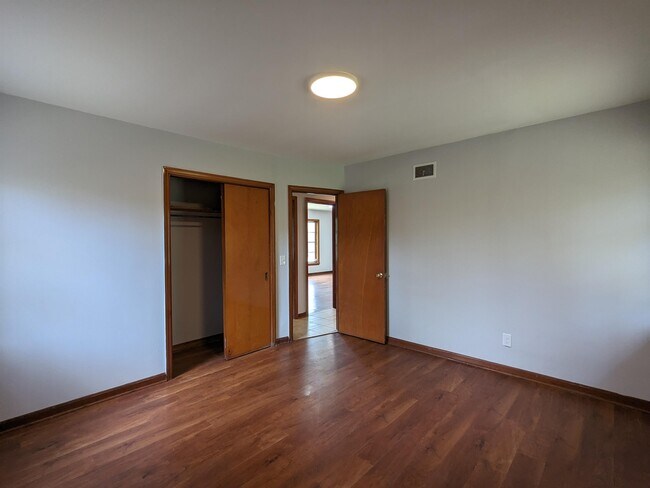 Building Photo - 165 E Toombs Ave