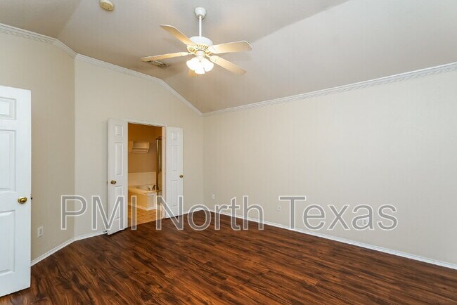 Building Photo - 10706 Robincreek Ln