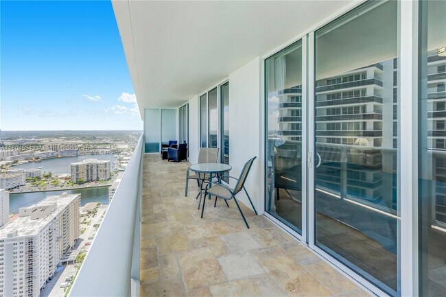 Building Photo - 1830 S Ocean Dr
