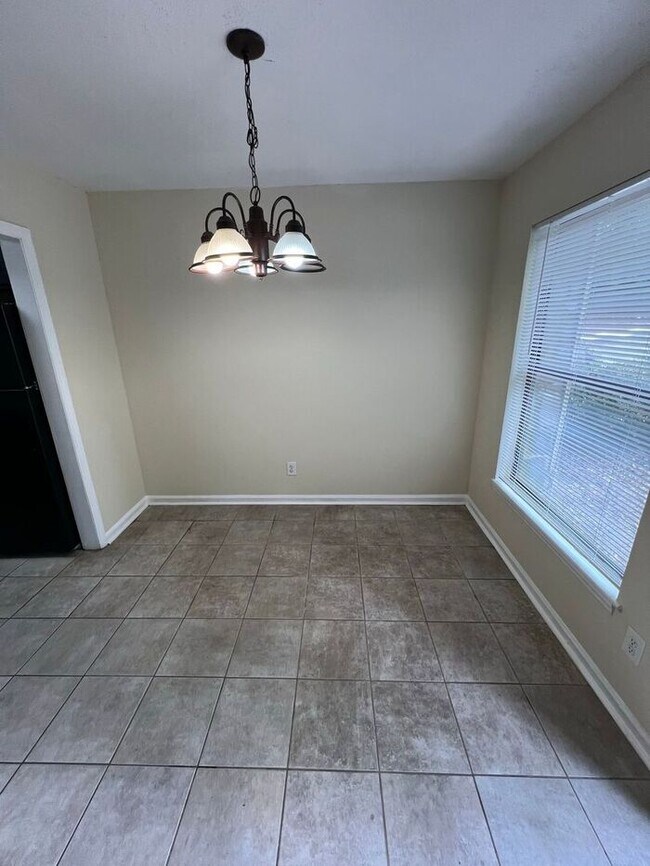 Building Photo - Now Ready! A 2 bedroom 2.5 bath in Norcross area!