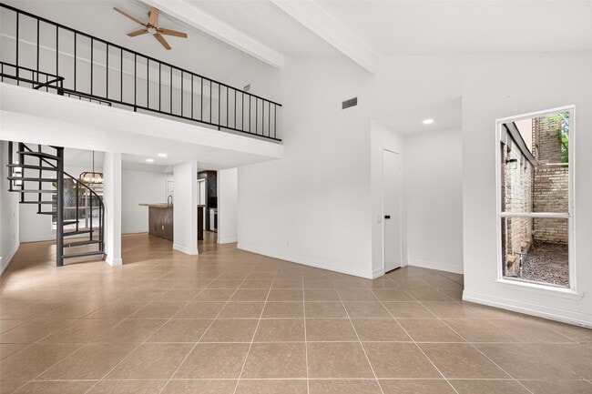Building Photo - 8632 Maplecrest Dr