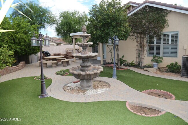 Building Photo - 1108 E Pinto Dr