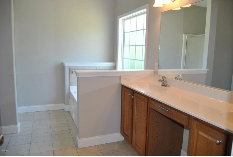 Building Photo - 575 Windsong Dr