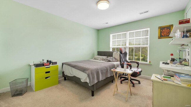Building Photo - 303 Gateview Dr