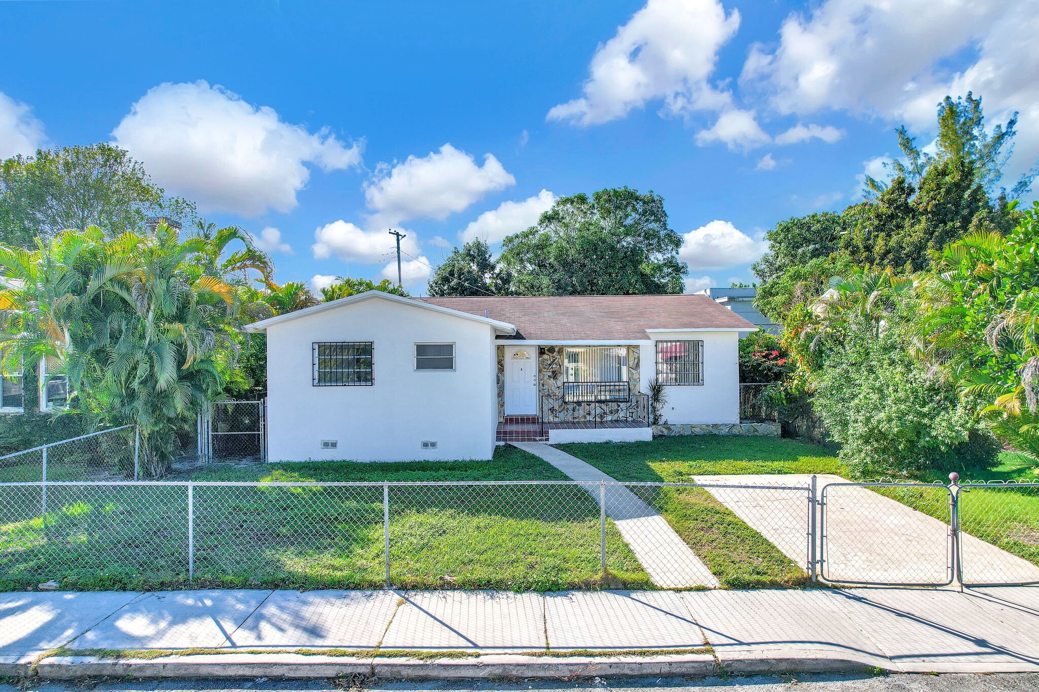 Building Photo - 135 NW 48th Ct