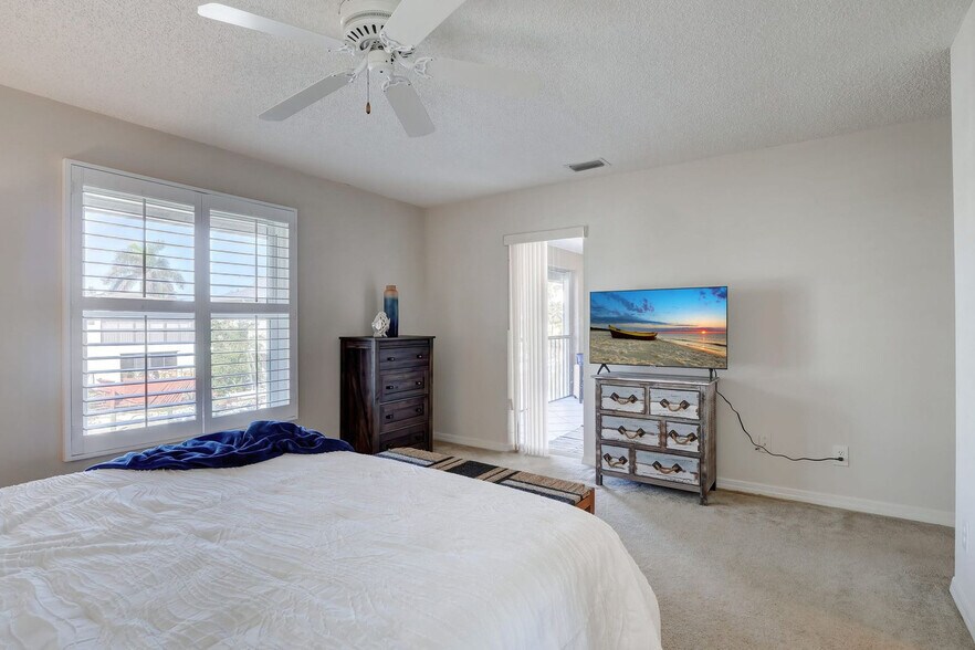 Building Photo - 1501 Chesapeake Ave