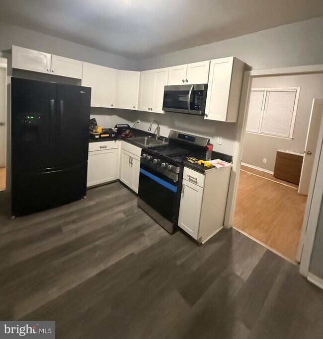 Building Photo - 5 Samuel St