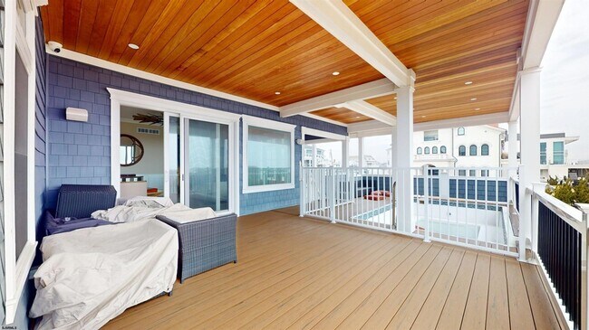 Building Photo - 404 21st St S