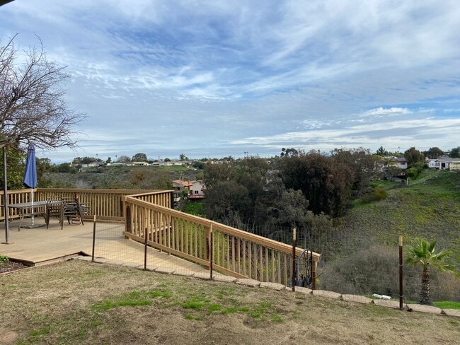 Building Photo - Beautiful, Updated 4 Bed, 3 Bath in the Heart of Clairemont with Canyon Views!!