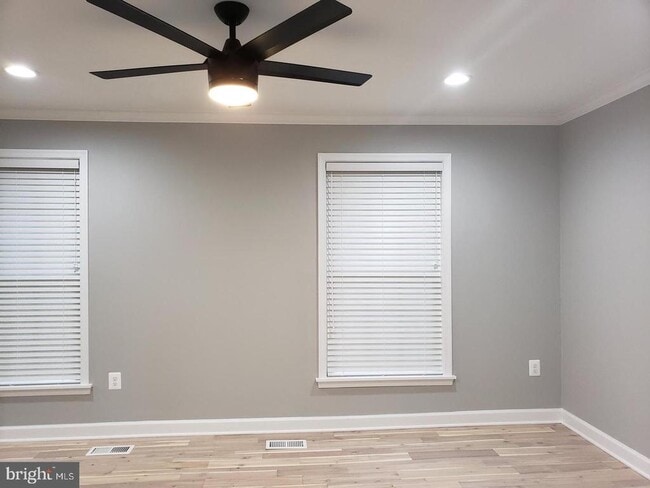 Building Photo - 2510 S Walter Reed Dr