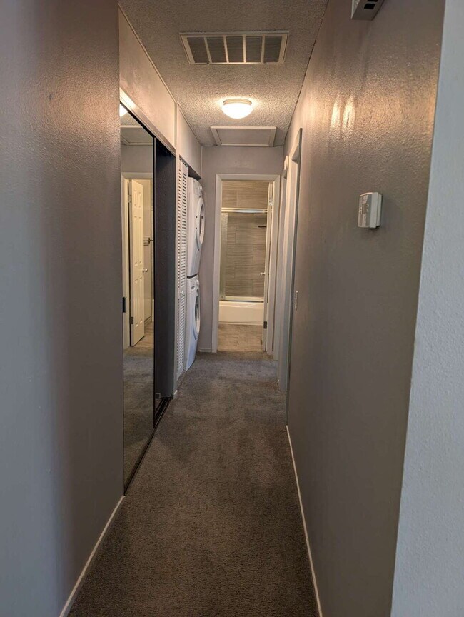 Building Photo - "Charming 2-Bed Condo Retreat in Lakewood ...
