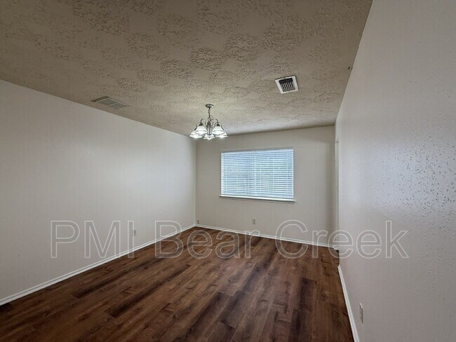 Building Photo - 9618 Yearling Cir