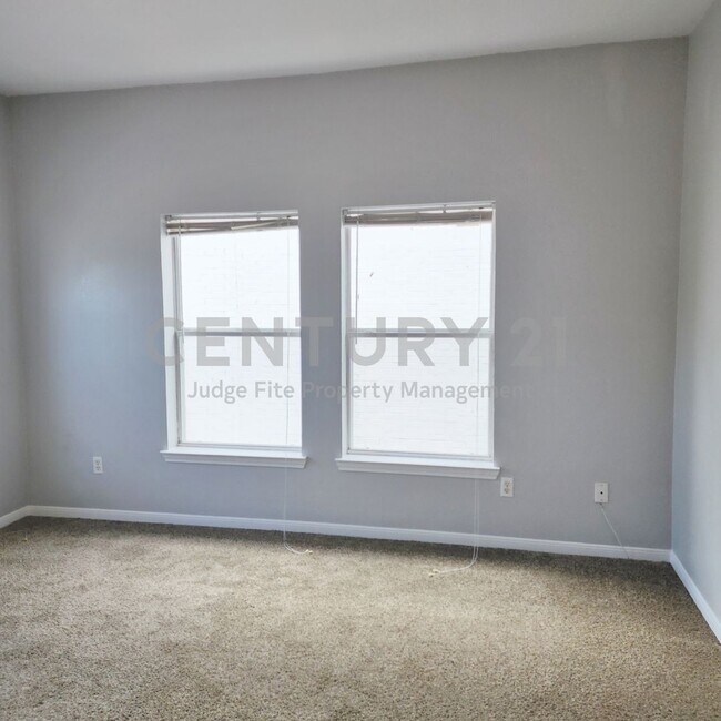 Building Photo - Updated 1/1 Apartment in Prime Dallas Location Ready for Move-In!