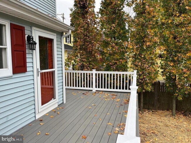 Building Photo - 134 Maple Ave