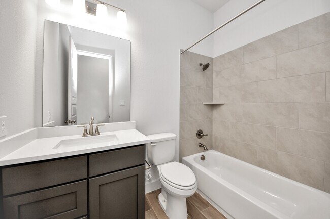 Building Photo - 2719 Country Ln