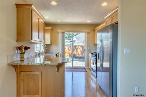 Building Photo - 537 SE Oak Grove Ave