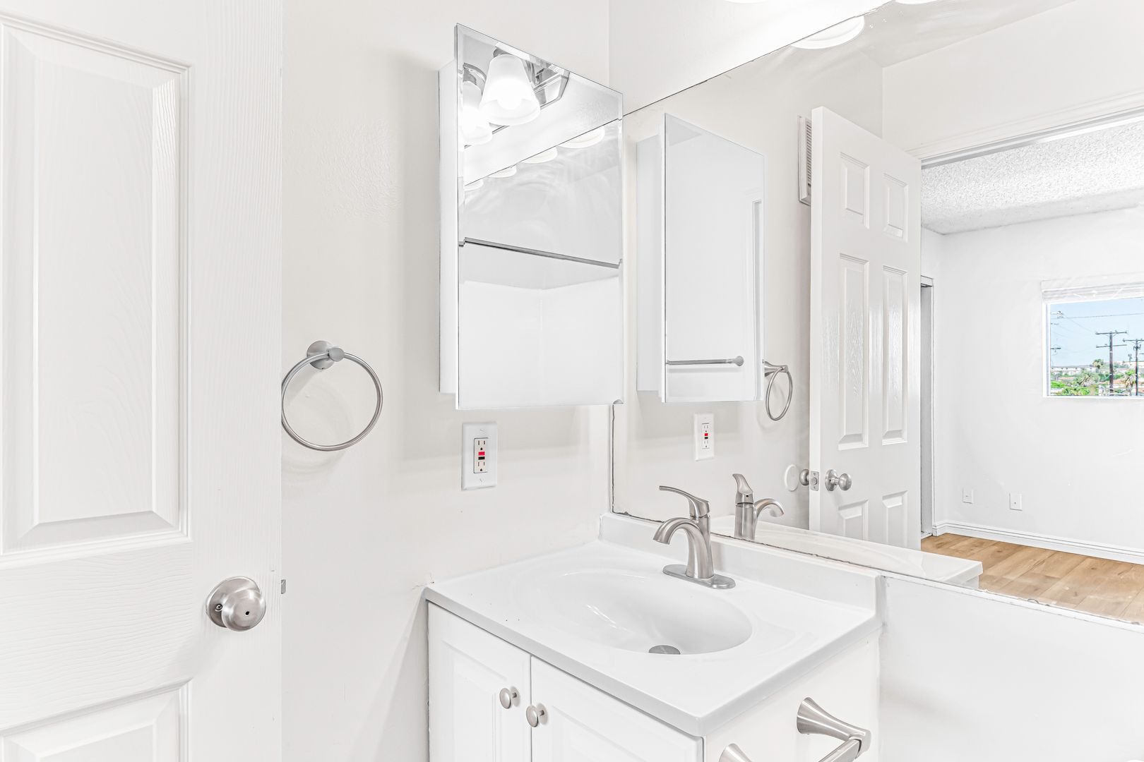 Building Photo - 1070 Loma Ave