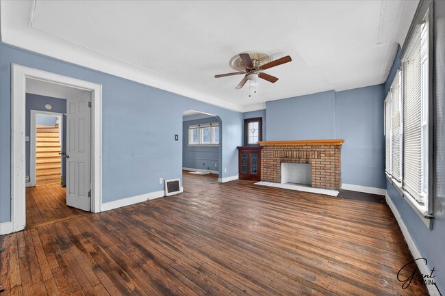 Building Photo - $1550 4 bedroom