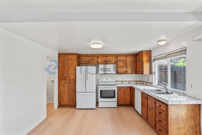 Building Photo - 1030 Gull Ave