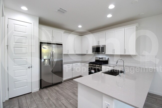 Building Photo - 8923 W Solano Dr