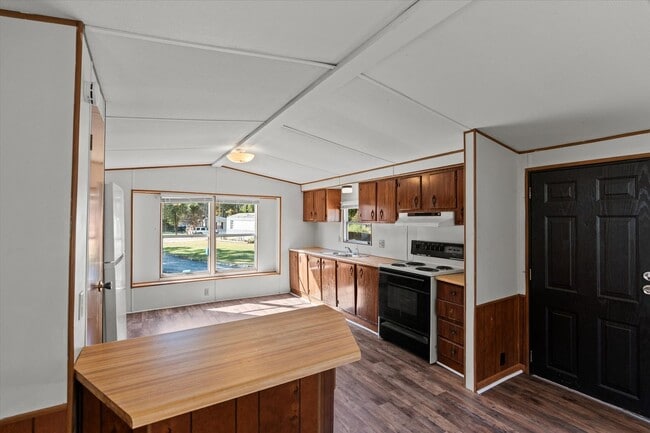 Building Photo - Updated 2BR/1BA Trailer in Muscle Shoals –...