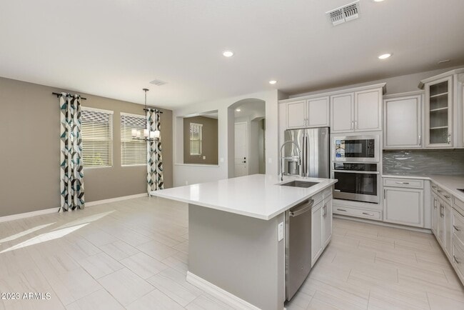 Building Photo - 15292 W Linden St