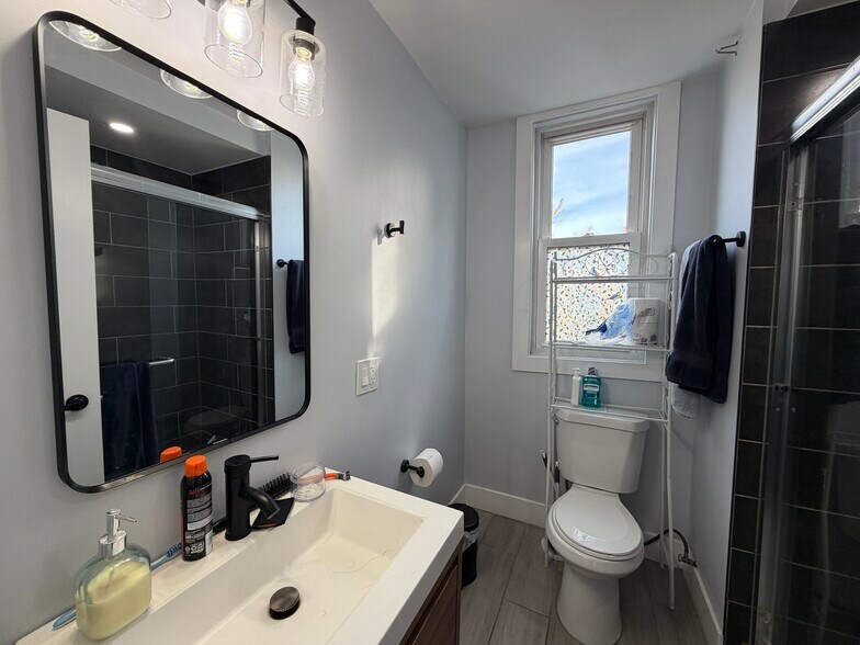 Building Photo - 1626 N Washtenaw Ave