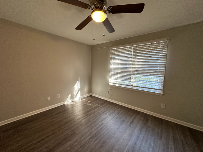 Building Photo - 2 Bedroom, 2 bath condo fourplex in Lawren...