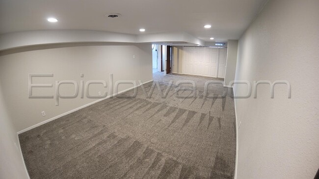 Building Photo - 2082 High Dr SE