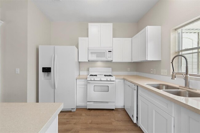 Building Photo - 6206 Scotchwood Dr