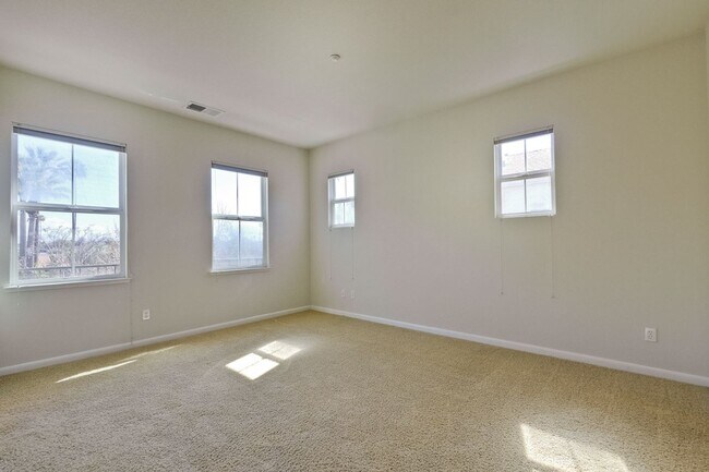 Building Photo - Wow! What a Great Home! Available Now!