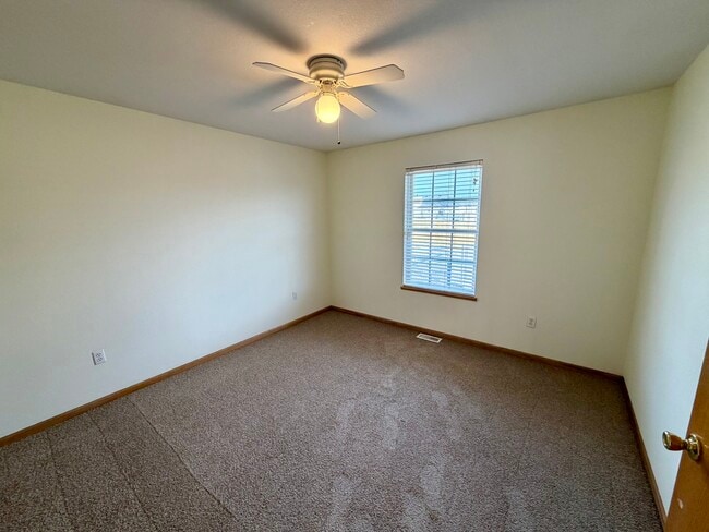 Building Photo - 571 SE 115th Rd