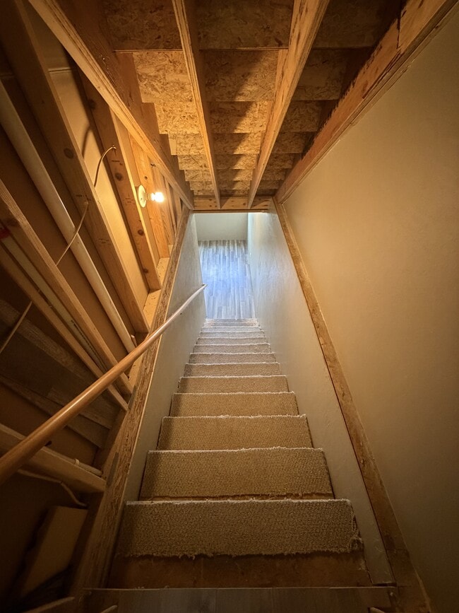 Building Photo - 574 Killarney St