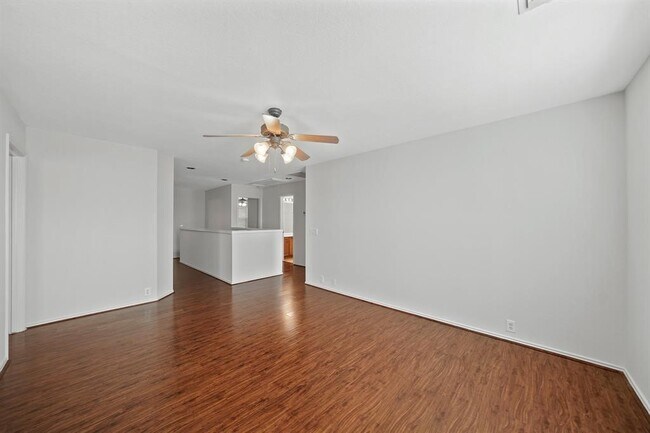 Building Photo - 5826 Kenwood