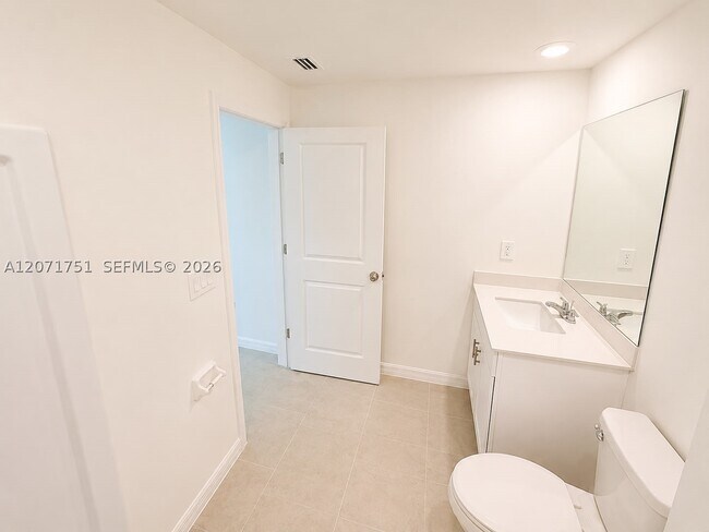 Building Photo - 17293 Cantu Ct