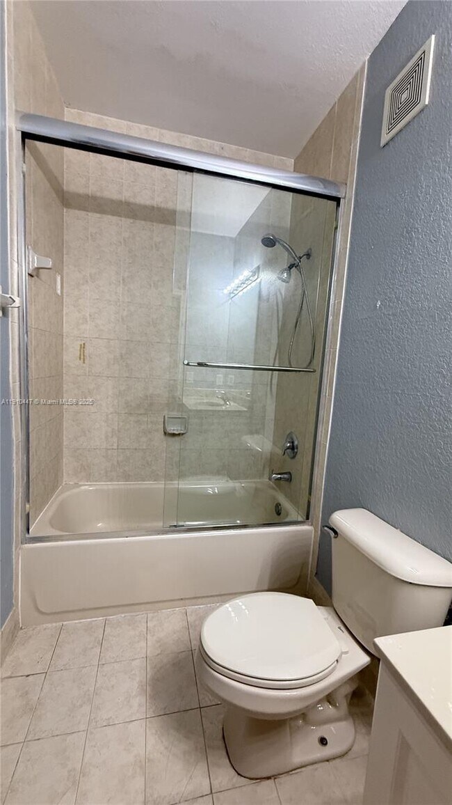 Building Photo - 1692 SE 29th Ct