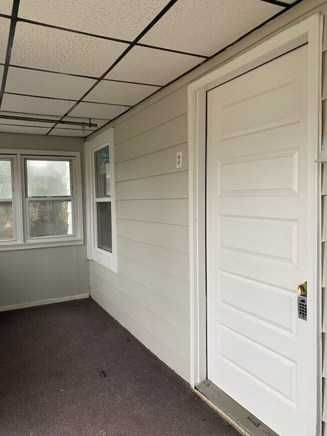 Building Photo - 1220 E 2nd St