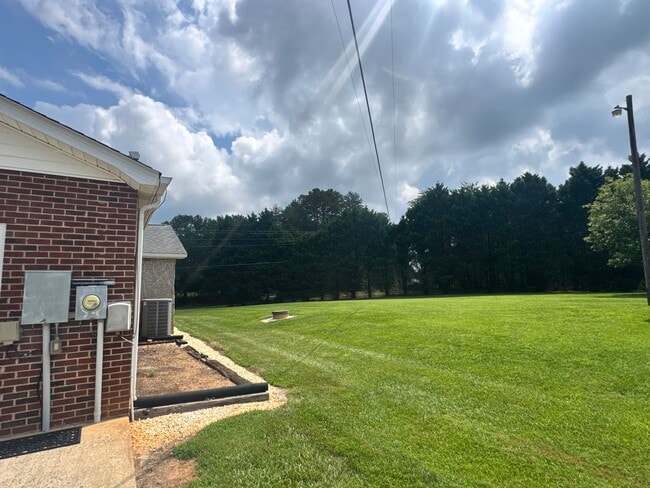 Building Photo - 103 Casar-Belwood Rd