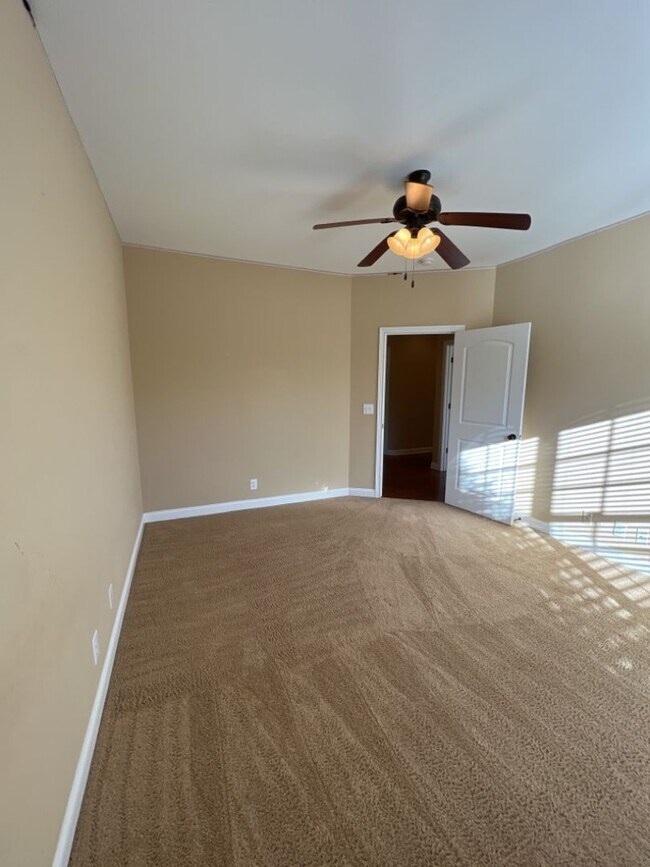 Building Photo - 1320 Vantage Ct