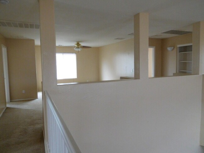 Building Photo - Huge 2700 SFT, Golf-view Community in Villages at Queen Creek!