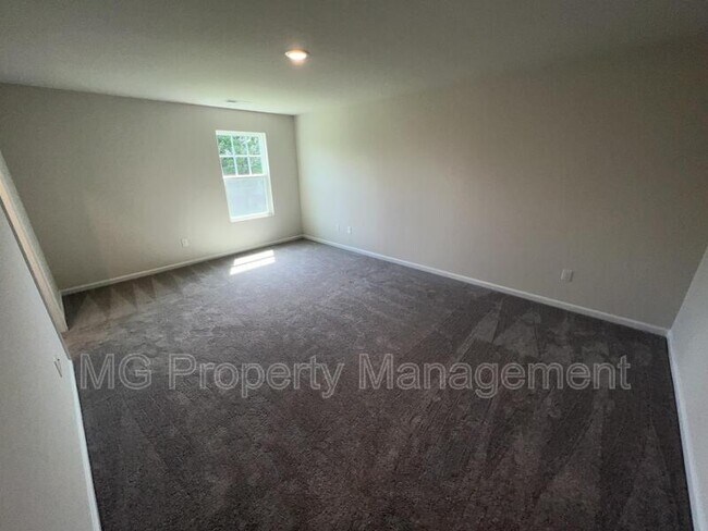 Building Photo - 1367 Woodhouse Dr