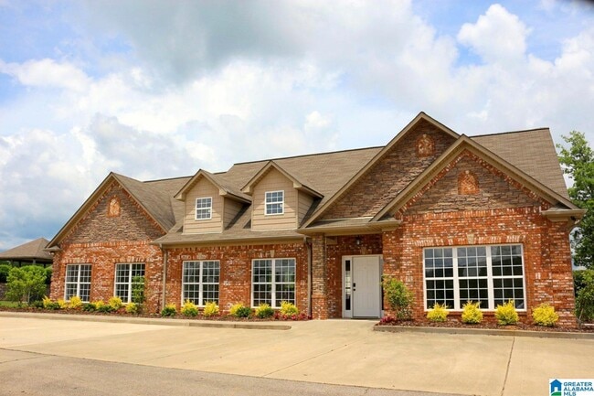 Building Photo - 525 Clover Cir