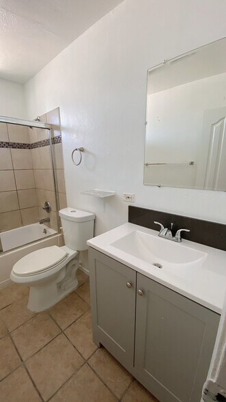 Building Photo - 2728 Exposition Pl