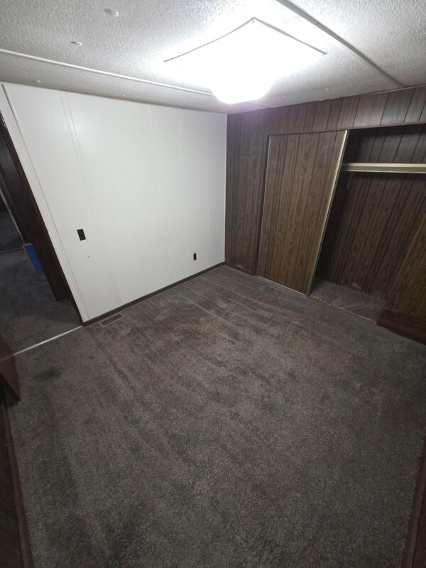 Building Photo - 4736 Ellsworth Ln