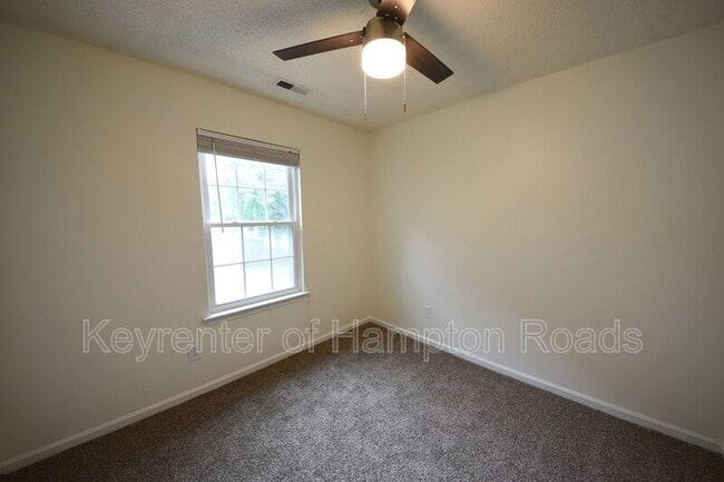 Building Photo - 192 S Hall Way