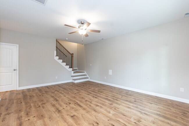 Building Photo - Three Bedroom Home!